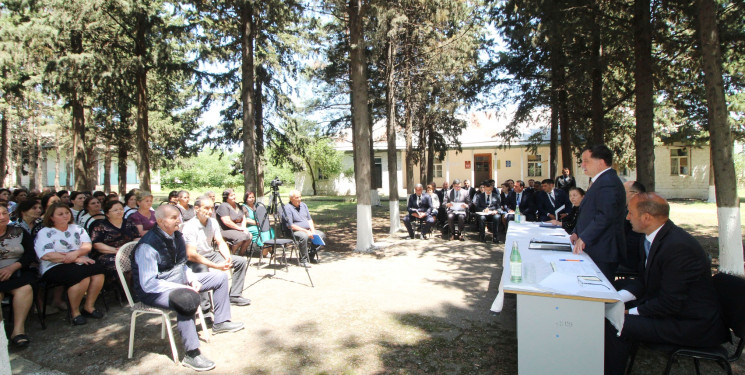 Qazaxda icra başçısının iyun ayı üzrə vətəndaşlarla keçirilən ilk səyyar görüşü rayonun Orta Salahlı kəndində olub