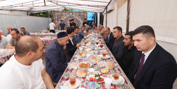 Qazaxda rayon rəhbərliyi şəhid atasının hüzr mərasimində iştirak edib və yaxınlarına başsağlığı verib