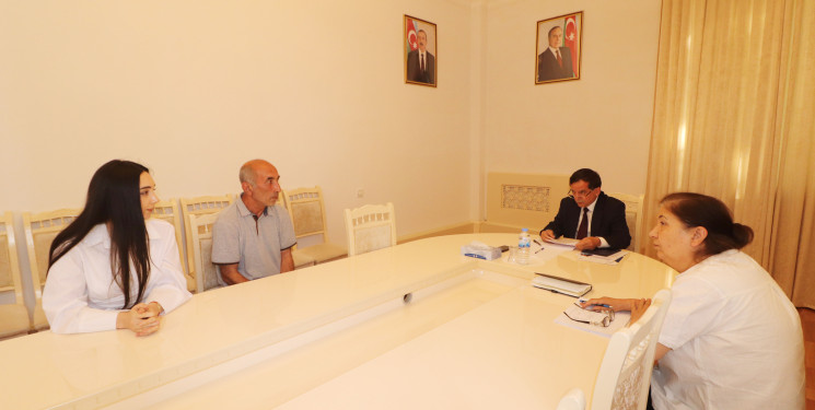 İcra başçısı vətəndaşları fərdi qəbul edərək müraciətlərini dinləyib