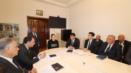 Qazax RİH-də keçirilən ümumi qəbulda icra başçısı vətəndaşların müraciətini dinləyib