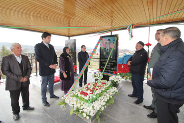 Qazaxda icra başçısı Novruz bayramı ərəfəsində Vətən müharibəsi şəhidlərinin məzarlarını ziyarət edib