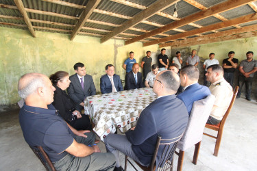 Qazaxda icra başçısı avtoqəza zamanı dünyasını dəyişən gənclərin hüzr mərasimində iştirak edib və ailələrinə başsağlığı verib