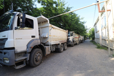 Qazaxda icra başçısı yeni asfalt örtüyü döşənən Nəriman Nərimanov yaşayış massivində görülmüş işlərlə tanış olub - FOTOLAR
