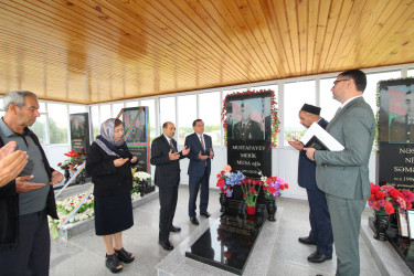 Qazaxda icra başçısı 27 Sentyabr - Anım Günü ərəfəsində Vətən müharibəsi şəhidlərinin məzarlarını ziyarət edib