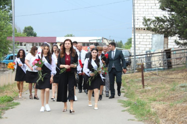 Millət vəkili Ülviyyə Ağayeva  Qazax rayon İslam Nəsibov adına Aşağı Əskipara kənd  tam orta məktəbin məzunlarını təbrik edib