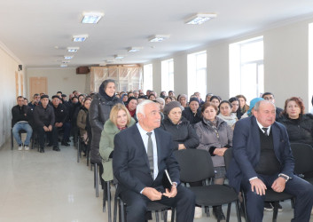 Millət vəkili Səməd Seyidov bu gün Qazaxın Yuxarı Salahlı kəndində sakinlərlə görüşüb