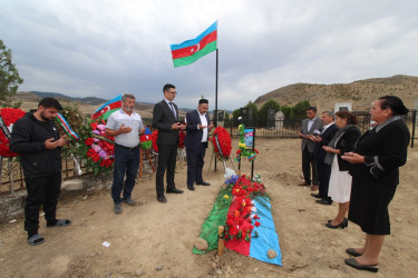 Sentyabrın 12-də düşmən təxribatının qarşısını alarkən Şəhidlik zirvəsinə ucalan “Azərbaycan Bayrağı” ordenli baş leytenant Yunis Kazımovun doğum günündə əziz xatirəsi yad olunub