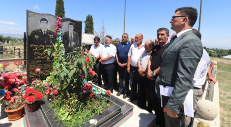 Vətən müharibəsi şəhidi baş leytenant Xaliddin Nəsibovun doğum günündə məzarı və ailəsi ziyarət olunub