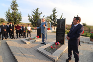 Yeni asfalt örtüyü vurulan Daş Salahlı kəndindəki Şəhidlər Xiyabanında şəhid ailələri ilə görüş olub