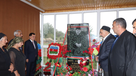 Qazaxda icra başçısı 27 Sentyabr - Anım Günü ərəfəsində Vətən müharibəsi şəhidlərinin məzarlarını ziyarət edib