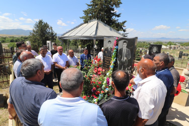 Vətən müharibəsi şəhidi baş leytenant Xaliddin Nəsibovun doğum günündə məzarı və ailəsi ziyarət olunub