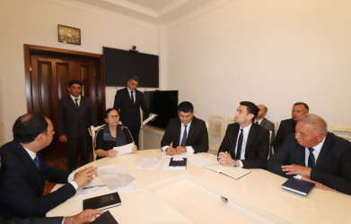 Qazax RİH-də keçirilən ümumi qəbulda icra başçısı vətəndaşların müraciətini dinləyib