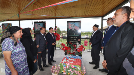 Qazaxda icra başçısı 27 Sentyabr - Anım Günü ərəfəsində Vətən müharibəsi şəhidlərinin məzarlarını ziyarət edib