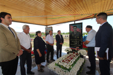 Qazaxda icra başçısı Qurban bayramı ərəfəsində Vətən müharibəsi şəhidlərinin məzarlarını ziyarət edib