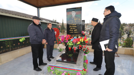 Qazaxda icra başçısı igid Vətən oğullarını məzarları başında yad edib