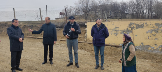 İcra başçısı Kəmərli, Qaymaqlı və Aslanbəyli kəndlərində sakinlərin içməli su təminatının yaxşılaşdırılması məqsədilə görülən işlərlə yerində tanış olub