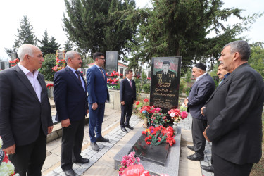 Qazaxda icra başçısı 27 Sentyabr - Anım Günü ərəfəsində Vətən müharibəsi şəhidlərinin məzarlarını ziyarət edib