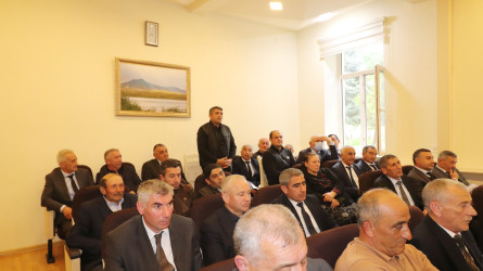 Qazaxda iri heyvandarlıq təsərrüfatı sahiblərinin iştirakı ilə iclas keçirilib