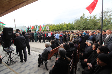 Bu gün döyüş yoldaşlarının "Qara qartal" ləqəbi verdiyi “Azərbaycan Bayrağı” ordenli kiçik gizir Röyal Mədətovun adını əbədiləşdirən ikinci bulağın açılışı olub 