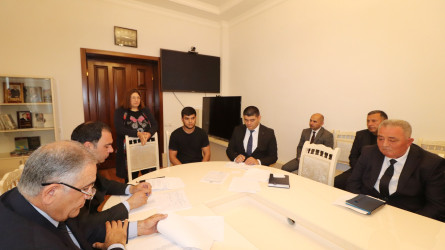 Qazax RİH-də keçirilən ümumi qəbulda icra başçısı vətəndaşların müraciətini dinləyib
