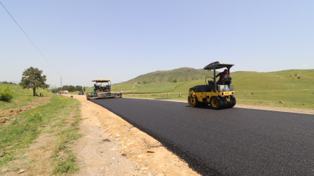 Qazaxda daha bir avtomobil yoluna yeni asfalt örtüyü döşənir. İcra başçısı görülmüş işlərlə yerində maraqlanıb – FOTOLAR