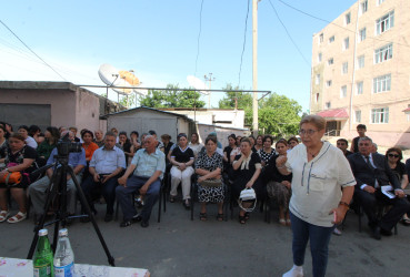 Qazaxda icra başçısının vətəndaşlarla keçirilən növbəti səyyar görüşü Şəhidlər Xiyabanı 25 və 27 saylı binalarda yaşayan sakinlərlə olub