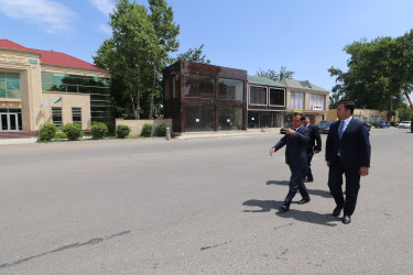 Qazaxda Prezident Administrasiyasının nümayəndəsi və İcra başçısı şəhərin Heydər Əliyev prospektində aparılan abadlıq işləri ilə tanış olublar