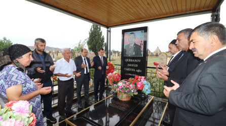 Qazaxda icra başçısı 27 Sentyabr - Anım Günü ərəfəsində Vətən müharibəsi şəhidlərinin məzarlarını ziyarət edib