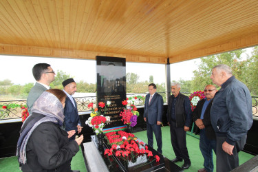 Qazaxda icra başçısı ötən il Qarabağda antiterror tədbirləri zamanı Şəhidlik zirvəsinə ucalan igid Vətən oğullarının məzarlarını ziyarət edib