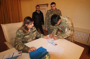 Qazaxda Vətən müharibəsi iştirakçılarına "Müharibə veteranı" vəsiqələri təqdim olunub