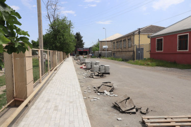 Qazaxda Prezident Administrasiyasının nümayəndəsi və İcra başçısı şəhərin Aslan Kəmərli küçəsində aparılan abadlıq işlərinə yerində baxış keçiriblər