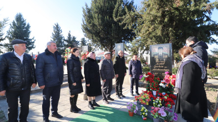 Qazaxda 31 dekabr - Dünya Azərbaycanlılarının Həmrəyliyi Günü və Yeni il bayramı ərəfəsində şəhidlərin məzarları ziyarət edilib