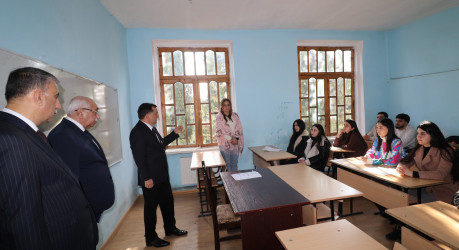 İcra başçısı BDU-nun Qazax filialında payız semestrinin qış imtahan sessiyasında iştirak edən tələbələrlə görüşüb