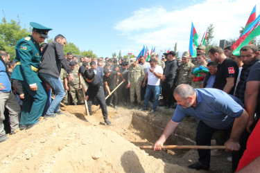 Qazaxda şəhid gizir Azad Kərimov doğulduğu Daş Salahlı kəndində torpağa tapşırılıb