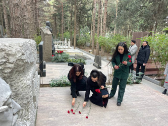 Bakıda səfərdə olan qazaxlı gənclər Şəhidlər Xiyabanını, Fəxri Xiyabanı və Türk Şəhidliyi abidəsini ziyarət ediblər