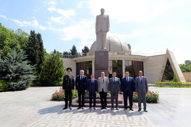 Qazaxda 15 İyun – Milli Qurtuluş Günü münasibətilə Ulu Öndər Heydər Əliyevin abidəsi və adını daşıyan Mərkəz ziyarət olunub