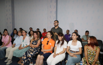 İcra başçısı Qazaxda səfərdə olan “Gənc alimlərin yay düşərgəsi”nin iştirakçıları ilə görüşüb