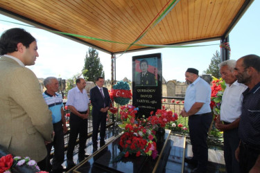 Qazaxda icra başçısı Qurban bayramı ərəfəsində Vətən müharibəsi şəhidlərinin məzarlarını ziyarət edib