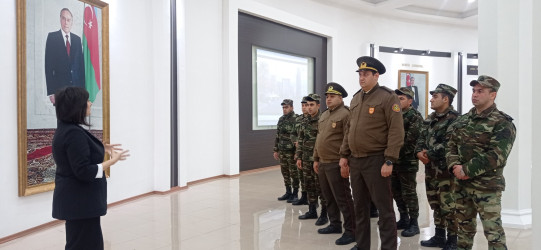 Ulu Öndər Heydər Əliyevin anım günü ilə əlaqədar abidəsi və adını daşıyan mərkəz ziyarət olunub