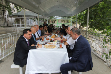 Nazir Anar Kərimov Qazaxda müəssisələrə baxış keçirib, mədəniyyət işçiləri ilə görüşüb