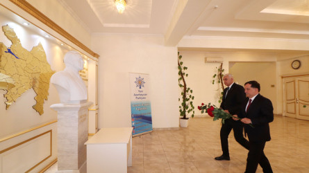 Qazaxda Ümummilli Lider Heydər Əliyevin anadan olmasının 102-ci ildönümünə həsr edilmiş “Nə zaman, nə məkan anlayışına sığmayan şərəfli və mənalı ömür” mövzusunda tədbir keçirilib