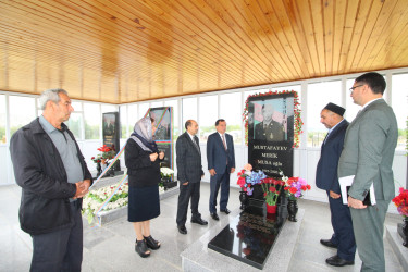 Qazaxda icra başçısı 27 Sentyabr - Anım Günü ərəfəsində Vətən müharibəsi şəhidlərinin məzarlarını ziyarət edib