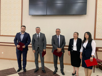 Qazaxda icra başçısı səhiyyə sahəsində çalışan bir qrup tibb işçisini peşə bayramları münasibətilə Fəxri Fərmanla təltif edib