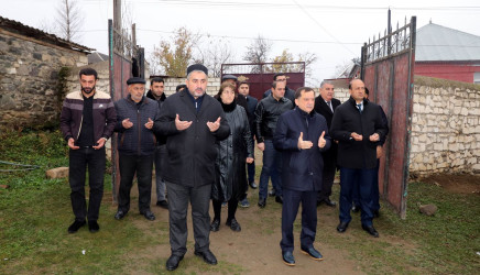 İcra başçısı ötən gün dünyasını dəyişən Birinci Qarabağ müharibəsi əlili Fikrət Əhmədovun üç mərasimində iştirak edib və ailəsinə başsağlığı verib