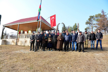 “Şəhidlər Ölməz, Vətən Bölünməz” adlı layihə çərçivəsində ötən il sentyabrın 12-də düşmən təxribatının qarşısını alarkən şəhid olan igid Vətən oğullarının məzarları ziyarət olunub