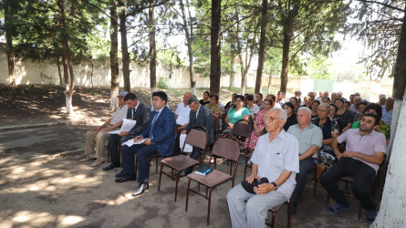 Millət vəkili Səməd Seyidov bu gün Daş Salahlı, Kəmərli və Aslanbəyli kəndlərində yaşayan sakinlərlə görüşüb