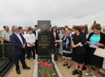 Qazaxda Xalq şairi Osman Sarıvəlli anım günündə məzarı başında yad edilib