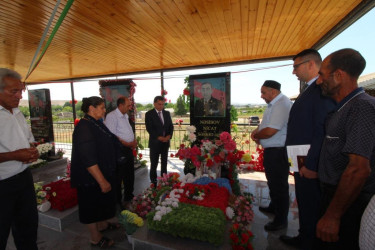 Qazaxda icra başçısı Qurban bayramı ərəfəsində Vətən müharibəsi şəhidlərinin məzarlarını ziyarət edib