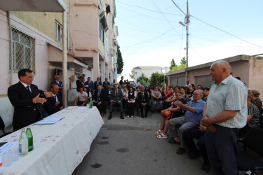 Qazaxda icra başçısının vətəndaşlarla keçirilən növbəti səyyar görüşü Şəhidlər Xiyabanı 25 və 27 saylı binalarda yaşayan sakinlərlə olub