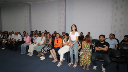 İcra başçısı Qazaxda səfərdə olan “Gənc alimlərin yay düşərgəsi”nin iştirakçıları ilə görüşüb